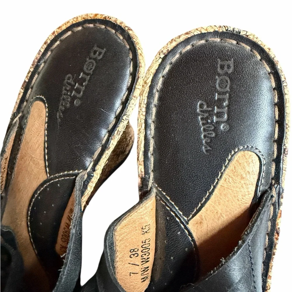 Y2K NWOT Born Drilles Black Strappy‎ Leather 3.5” Wedge Sandals